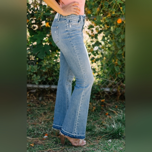 Judy Blue Mid Rise Med Wash Released Shadow Hem Bootcut Jeans Regular Plus NEW - Picture 8 of 16